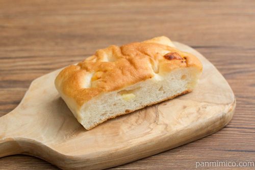 チーズとオニオンのフォカッチャ【Pasco】横から見た図