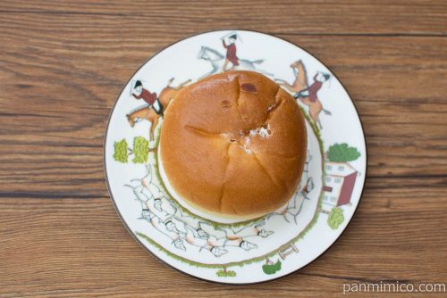 ブリオッシュクリームパン【ファミリーマート】上から見た図