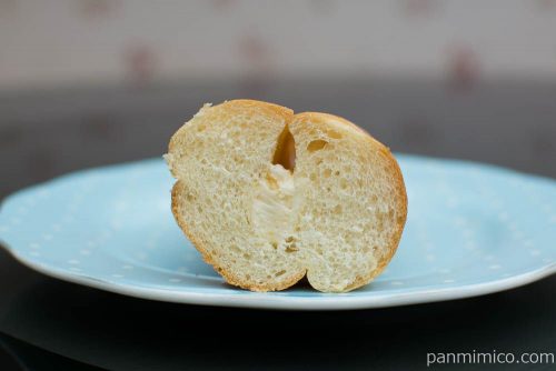 ふっくらナッツのクリームパン【ヤマザキ】断面図