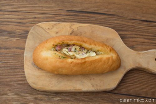 ベーコンわさびフランスパン【ファミリーマート】上から見た図