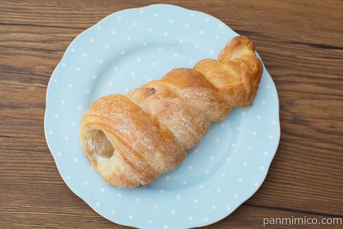 熊本県産和栗入りクリームのマロンクリームコロネ【ファミマ】上から見た図