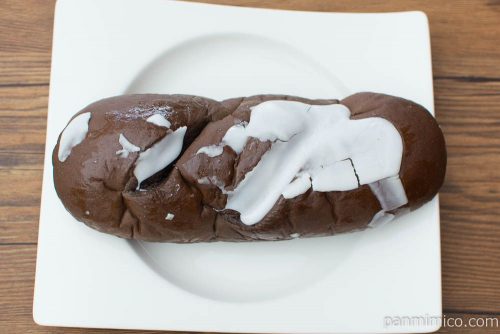 黒いロシアパン【ローソン】上から見た図