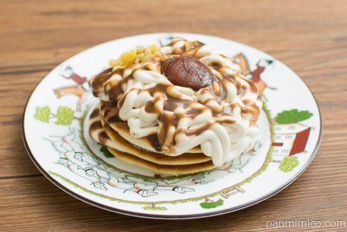 モンブランのクリームパンケーキ【ローソン】横から見た図