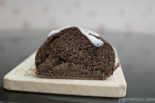 黒いロシアパン【ローソン】断面図