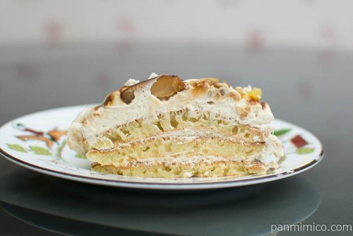 モンブランのクリームパンケーキ【ローソン】断面図