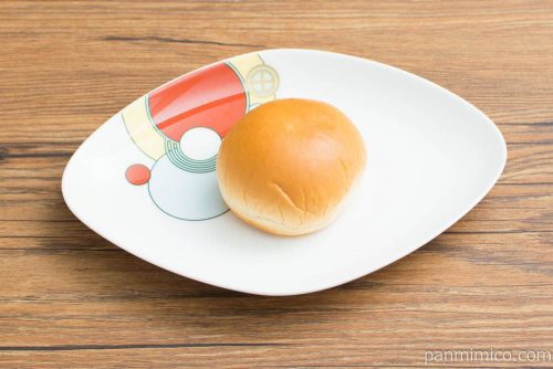 タピオカミルクティー風味クリームパン(4)【ヤマザキ】横から見た図