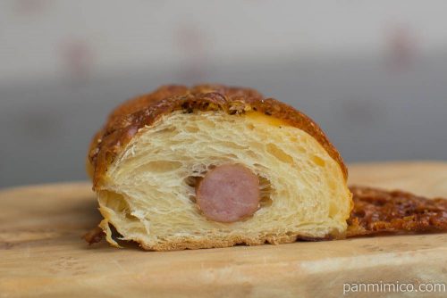 バックハウスイリエチーズウインナー断面図