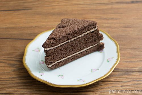 三角チョコサンド（ベルギーチョコ入りクリーム）【ヤマザキ】横から見た図