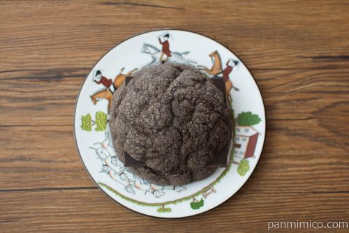 はみでる板チョコメロンパン【ローソン】上から見た図