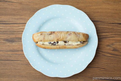 ベーカリーニード　ラムレーズンサンド