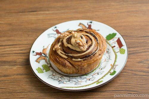 ベーカリーニード　カフェロティ　横から見た図