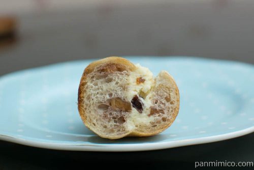 ベーカリーニード　ラムレーズンサンド　断面図