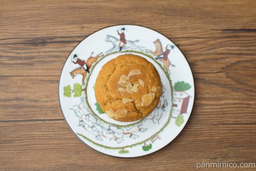 キャラメルカスタードINマフィン【セブンイレブン】上から見た図