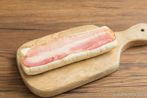 ベーコン敷いちゃいました【ローソン】横から見た図