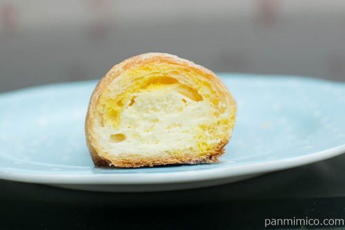 クッキーデニッシュコロネ(カスタードホイップ) 【ローソン】断面図