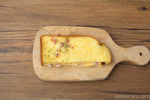 フレンチトースト　ベーコン＆チーズ【ローソン】上から見た図