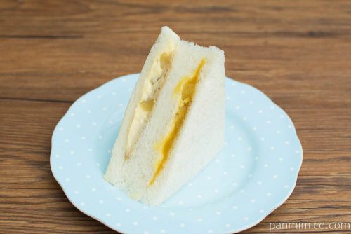 八天堂監修　かすたーど栗とさつまいもサンド【ローソン】横から見た図