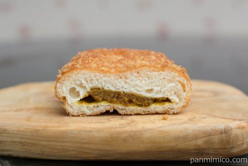 宮崎牛肉入りカレーパン【第一パン】断面図