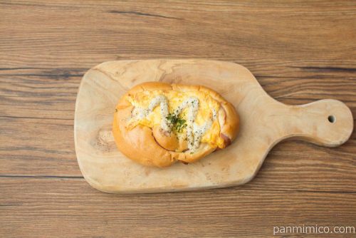 NL　大麦のハムたまごロール【ローソン】上から見た図