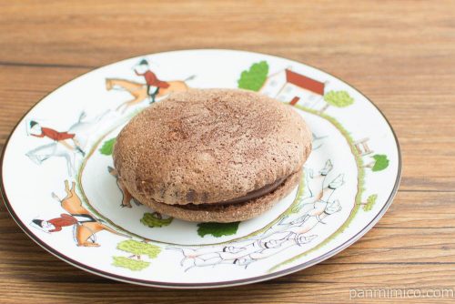 コーヒーヌガー クリームスフレケーキ【ヤマザキ】横から見た図