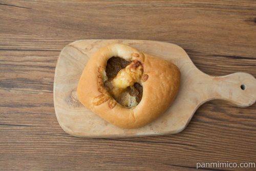 マチノパン レンジDEチーズココット 欧風カレー【ローソン】上から見た図