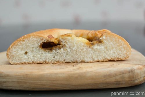 マチノパン レンジDEチーズココット 欧風カレー【ローソン】断面図