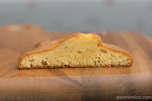 NL しっとり甘食 国産小麦粉使用 2個入【ローソン】断面図