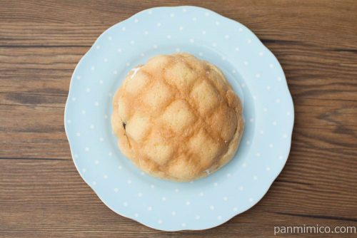 バターメロンパン あんホイップサンド【ローソン】上から見た図