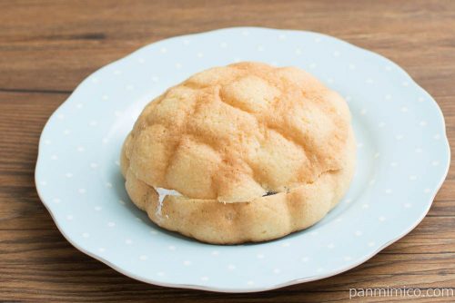 バターメロンパン あんホイップサンド【ローソン】横から見た図