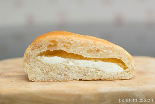 もち麦パン　４種のチーズ【神戸屋】断面図