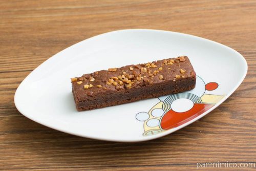 ブランのショコラケーキ　1個【ローソン】横から見た図