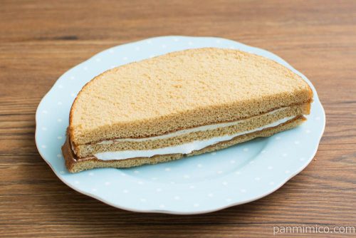 キャラメルクリームサンドケーキ【ヤマザキ】横から見た図