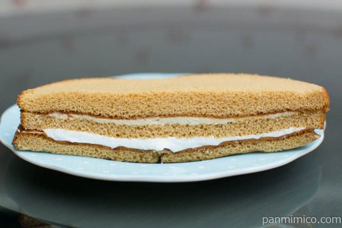 キャラメルクリームサンドケーキ【ヤマザキ】断面図
