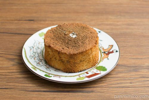 アールグレイシフォンケーキ（ミルクホイップクリーム）【ファミマ】横から見た図