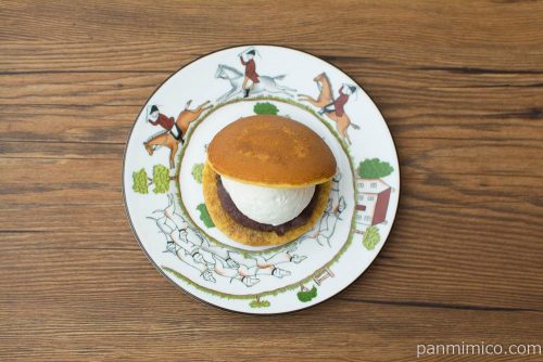 黒みつしみうま生どら焼【ファミリーマート】上から見た図