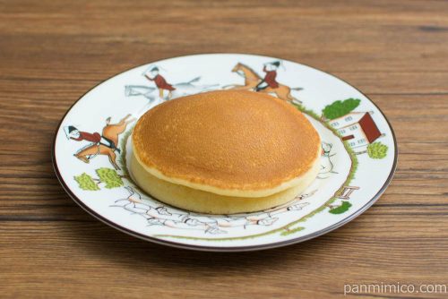 チーズホイップとりんごのパンケーキ【ファミリーマート】横から見た図