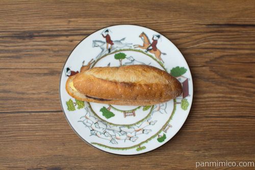 マチノパン　あんことバターのフランスパン【ローソン】上から見た図