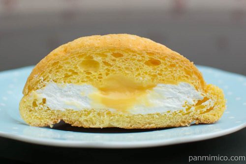 ツインクリームのたまごメロンパン カスタード&ホイップ【ローソン】断面図