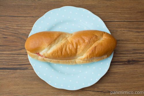 ふわっとしたコッペ　いちごジャム＆マーガリン【ローソン】上から見た図