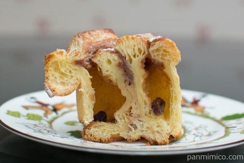 マフィンデニッシュ（木の実とシナモン）【ファミリーマート】断面図