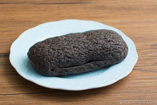 生チョコホイップメロンパン【セブンイレブン】横から見た図