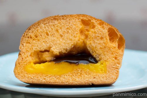 かぼちゃのプリンぱん【ファミリーマート】断面図