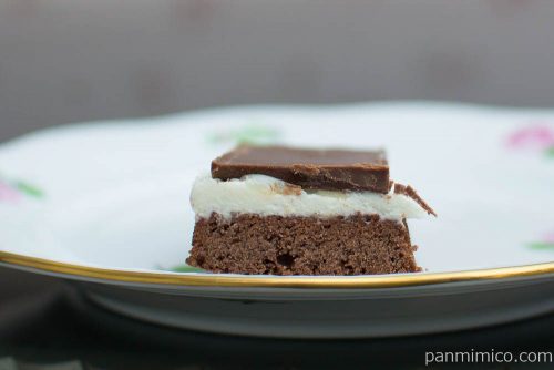 パキッと板チョコ&クッキーサンド【ファミリーマート】断面図