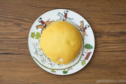 こだわりのメロンパン（バター風味ホイップ）【ファミリーマート】上から見た図