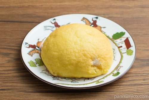 こだわりのメロンパン（バター風味ホイップ）横から見た図