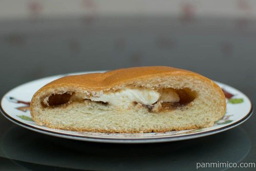 旅するsweets ベトナムコーヒー風クリームパン断面図