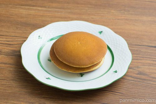 ホイップで食べるパンケーキ抹茶＆粒あん【Pasco】横から見た図