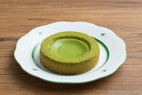旨み抹茶チーズケーキのバウム　ファミマ　横から見た図