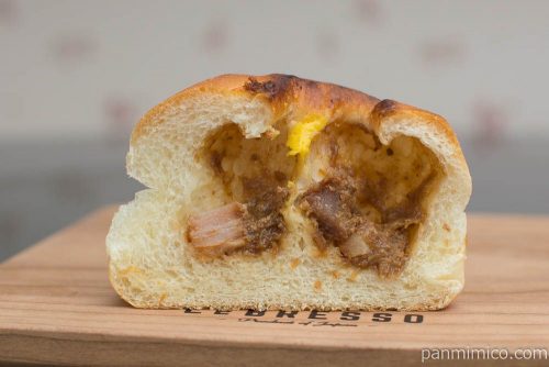 四角い豚角煮ぱん【ローソン】断面図