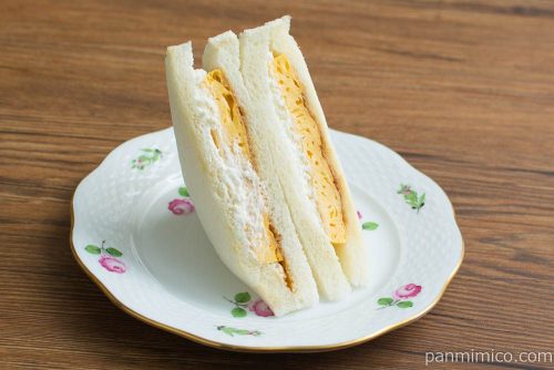 濃厚プリンサンド【ローソン】横から見た図